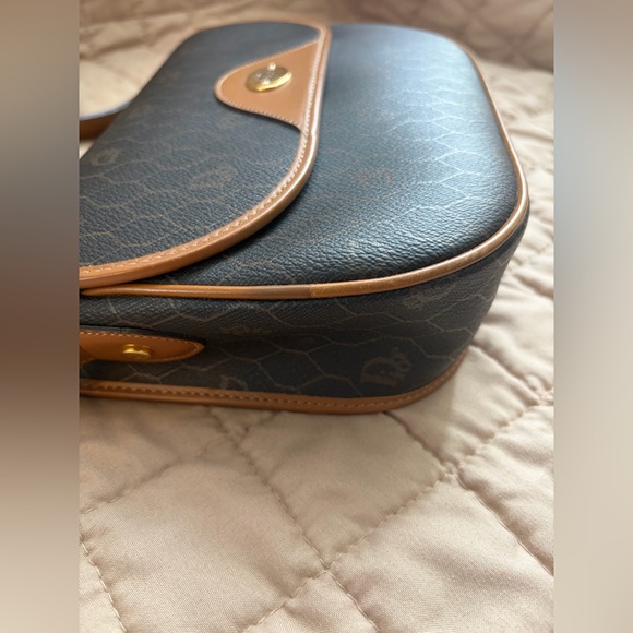 🩷Stunning Christian Dior Honeycomb Saddle Bag.❤️ - Picture 9 of 17